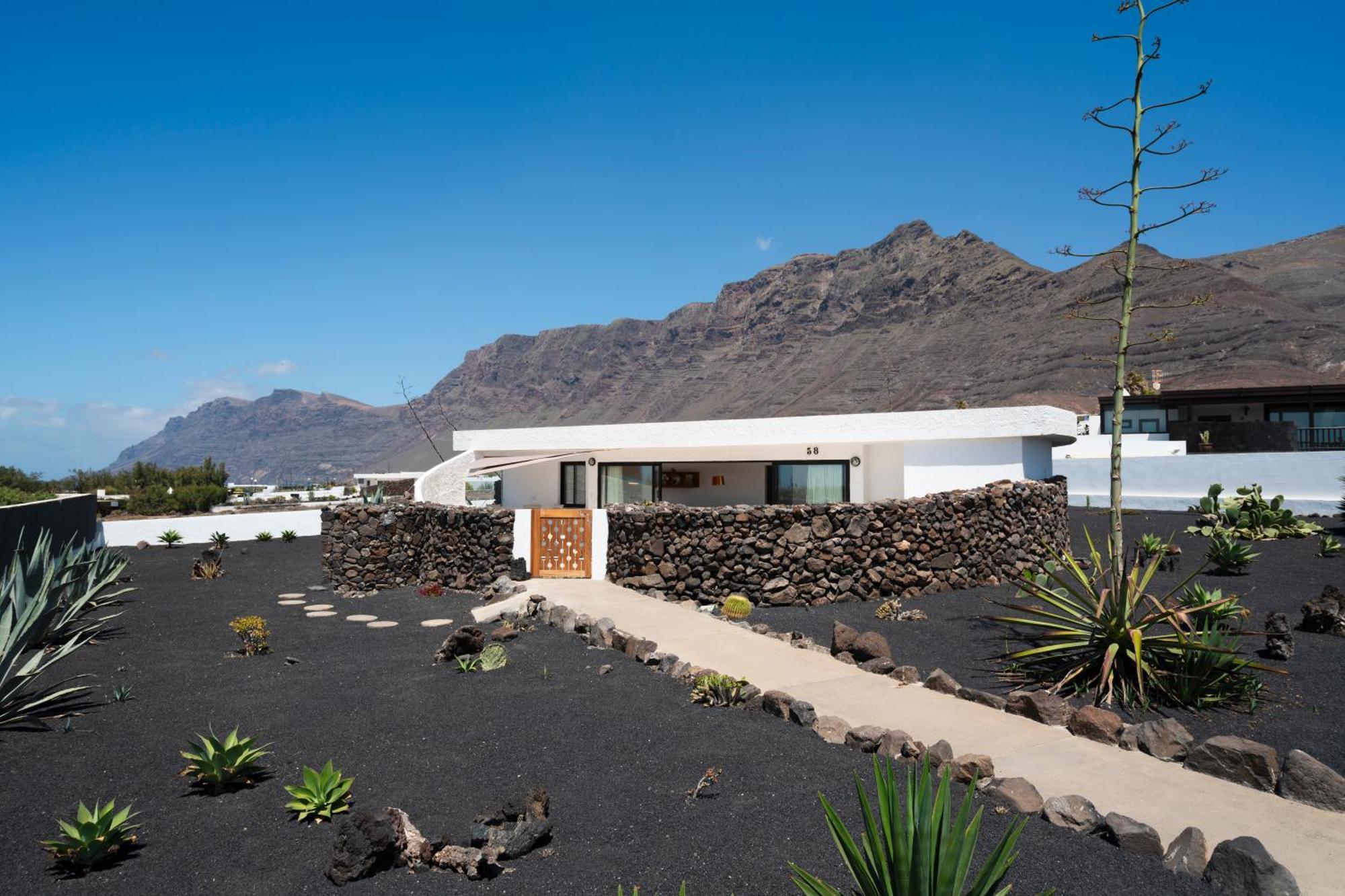 Lanzarote Famara Beach Bungalow エクステリア 写真