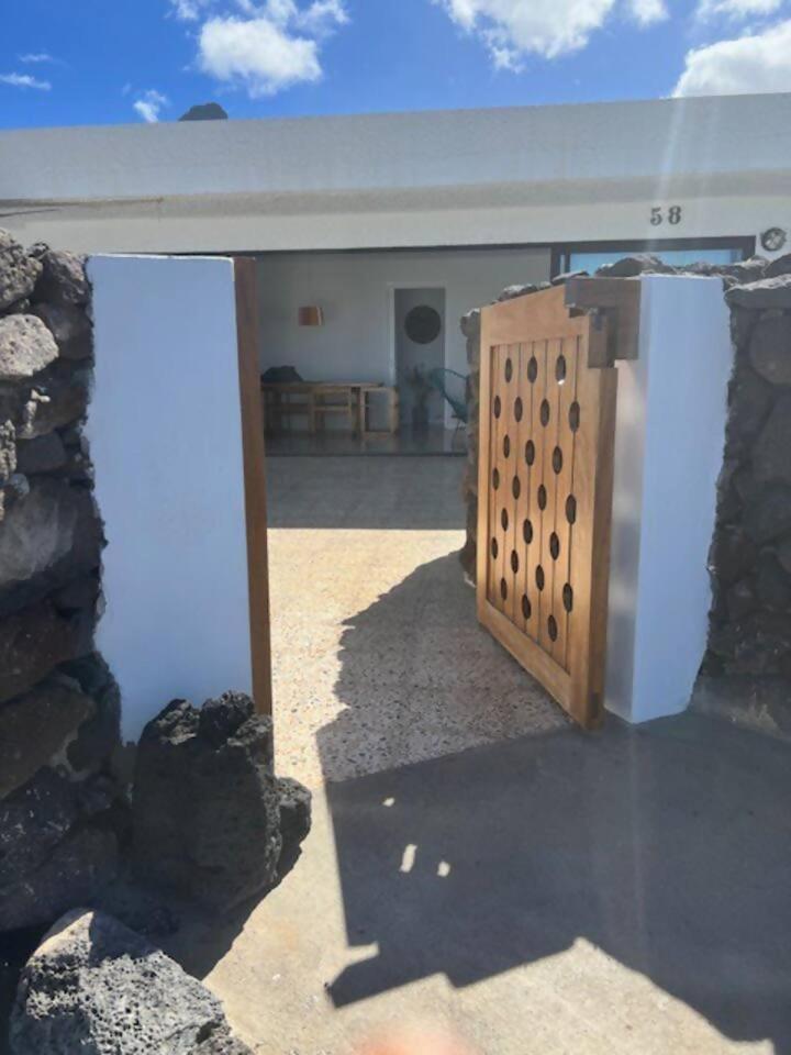 Lanzarote Famara Beach Bungalow エクステリア 写真