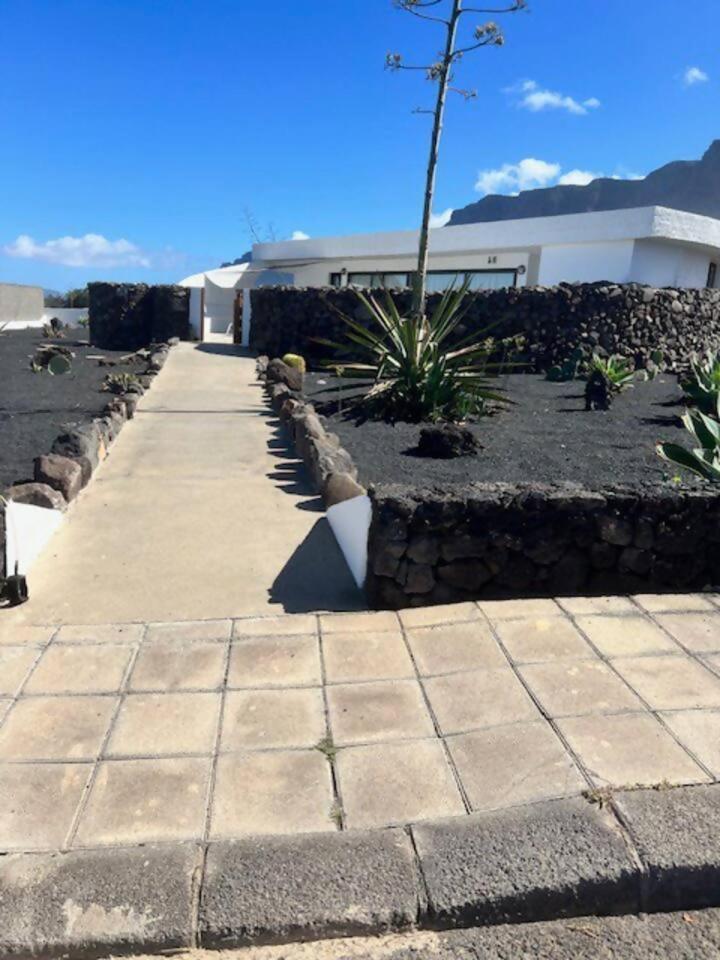 Lanzarote Famara Beach Bungalow エクステリア 写真